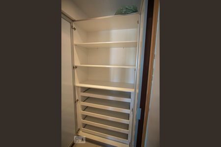 Apartamento para alugar com 48m², 1 quarto e 1 vaga Apartamento para alugar com 48m², 1 quarto e 1 vagaArmário do Quarto