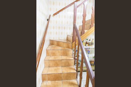 Casa à venda com 120m², 4 quartos e 3 vagasEscada