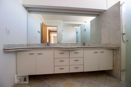 Apartamento à venda com 280m², 3 quartos e 3 vagasBanheiro da Suíte