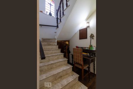 Casa à venda com 185m², 4 quartos e 2 vagasEscada