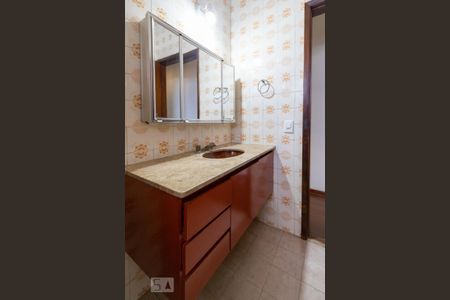 Casa à venda com 185m², 4 quartos e 2 vagasBanheiro