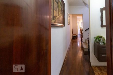 Casa à venda com 185m², 4 quartos e 2 vagasCorredor