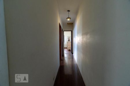 Casa à venda com 185m², 4 quartos e 2 vagasCorredor