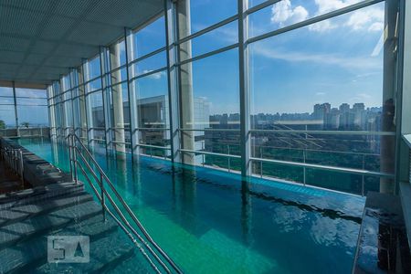 Studio à venda com 46m², 1 quarto e 1 vaga Studio à venda com 46m², 1 quarto e 1 vagaÁrea comum - Piscina