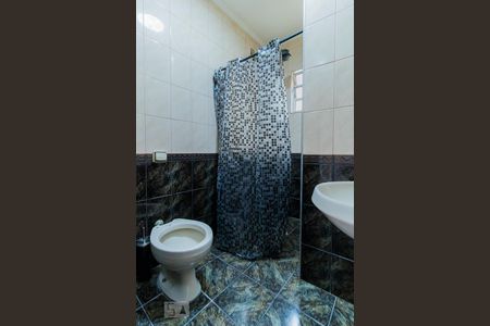 Banheiro de casa para alugar com 1 quarto, 54m² em Jardim Itapema, São Paulo