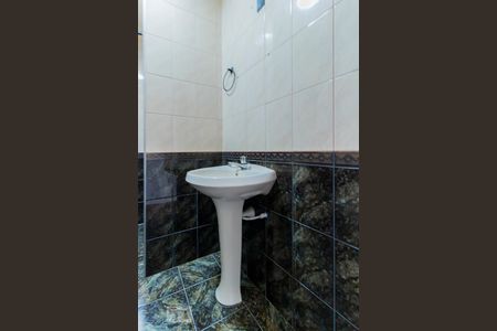 Banheiro de casa para alugar com 1 quarto, 54m² em Jardim Itapema, São Paulo
