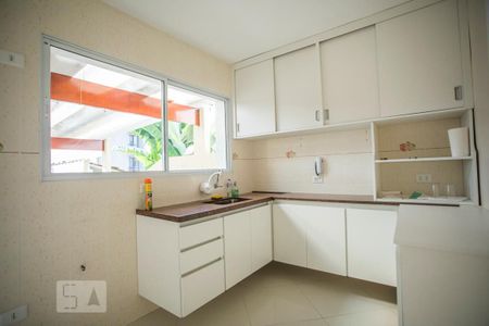 Casa à venda com 231m², 3 quartos e 2 vagasCozinha