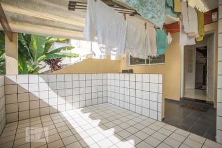 Casa à venda com 231m², 3 quartos e 2 vagasÁrea de Serviço