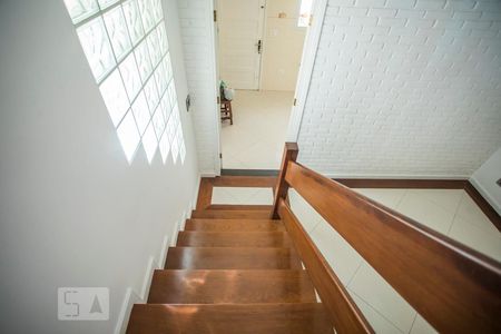 Escadas de casa à venda com 3 quartos, 231m² em Jardim Brasil (zona Sul), São Paulo