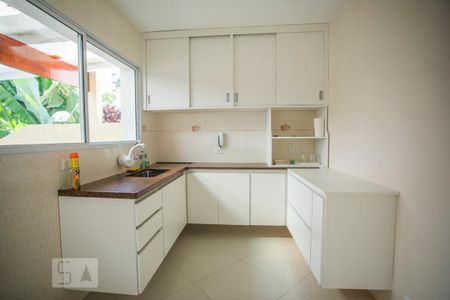 Casa à venda com 231m², 3 quartos e 2 vagasCozinha - Armários