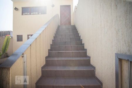 Casa à venda com 231m², 3 quartos e 2 vagasEscadas