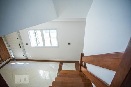 Casa à venda com 231m², 3 quartos e 2 vagasescadas