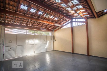 Casa à venda com 231m², 3 quartos e 2 vagasGaragem