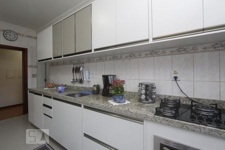 Casa para alugar com 490m², 4 quartos e 4 vagasCOZINHA