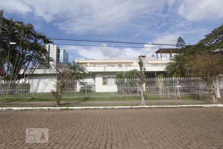 Casa para alugar com 490m², 4 quartos e 4 vagasFACHADA