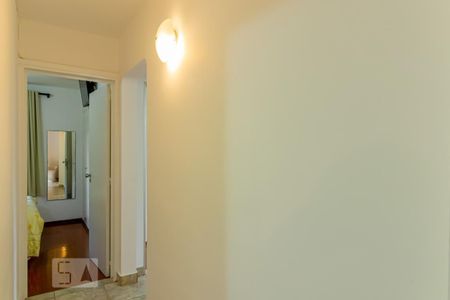 Corredor de apartamento para alugar com 3 quartos, 68m² em Vila Monumento, São Paulo