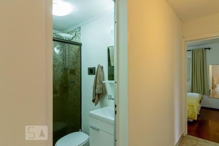 Corredor de apartamento para alugar com 3 quartos, 68m² em Vila Monumento, São Paulo