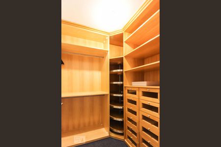 Apartamento para alugar com 90m², 2 quartos e 1 vagaCloset