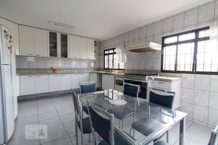 Casa à venda com 254m², 3 quartos e 2 vagasCozinha