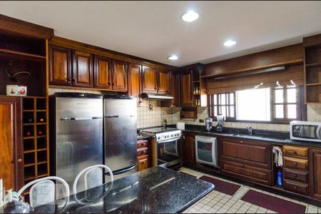 Casa à venda com 300m², 5 quartos e 3 vagas Casa à venda com 300m², 5 quartos e 3 vagasCozinha