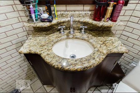 Casa à venda com 300m², 5 quartos e 3 vagas Casa à venda com 300m², 5 quartos e 3 vagasBanheiro da suíte 1