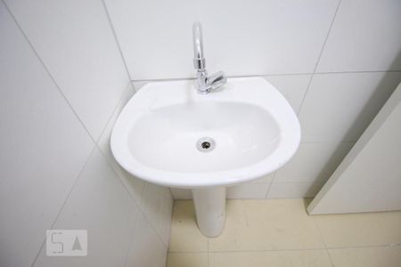 Banheiro de kitnet/studio para alugar com 1 quarto, 20m² em Vila Prudente, São Paulo