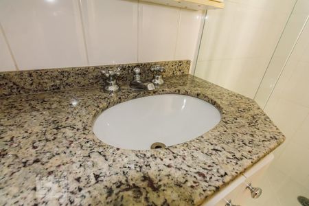 Apartamento à venda com 140m², 3 quartos e 2 vagas Apartamento à venda com 140m², 3 quartos e 2 vagasBanheiro da Suíte 1 Pia