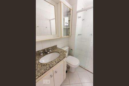Apartamento à venda com 140m², 3 quartos e 2 vagas Apartamento à venda com 140m², 3 quartos e 2 vagasBanheiro 2