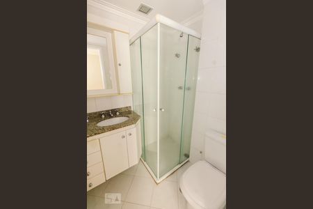 Apartamento à venda com 140m², 3 quartos e 2 vagas Apartamento à venda com 140m², 3 quartos e 2 vagasBanheiro da Suíte 1