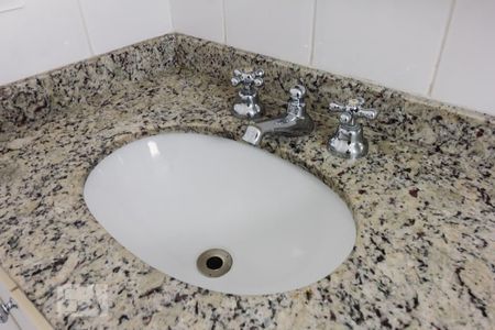 Apartamento à venda com 140m², 3 quartos e 2 vagas Apartamento à venda com 140m², 3 quartos e 2 vagasBanheiro 2 Pia