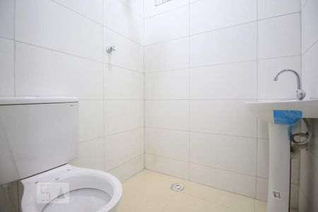 Banheiro de kitnet/studio para alugar com 1 quarto, 20m² em Vila Prudente, São Paulo