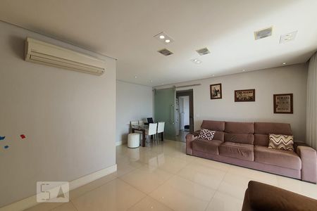Sala de apartamento para alugar com 3 quartos, 130m² em Vila Firmiano Pinto, São Paulo