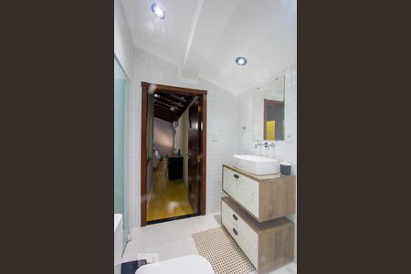 Casa à venda com 348m², 4 quartos e 4 vagasBanheiro do Quarto 2