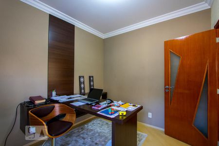 Casa à venda com 348m², 4 quartos e 4 vagasEscritório