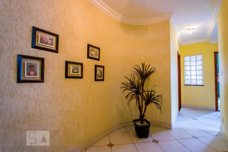 Casa à venda com 348m², 4 quartos e 4 vagasCorredor