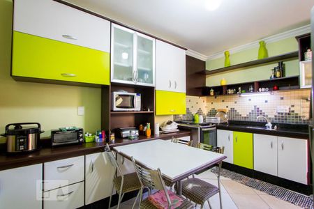 Casa à venda com 348m², 4 quartos e 4 vagasCozinha