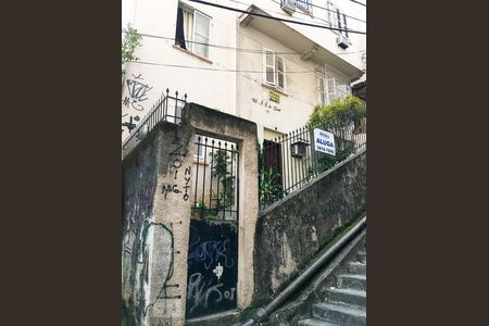 Apartamento à venda com 41m², 1 quarto e sem vaga Apartamento à venda com 41m², 1 quarto e sem vagaFachada