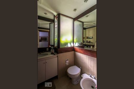 Casa de condomínio à venda com 339m², 4 quartos e 4 vagasBanheiro do Corredor 1