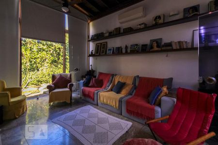 Casa de condomínio à venda com 339m², 4 quartos e 4 vagasSuite Master