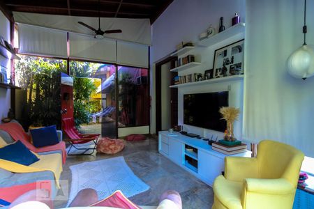 Casa de condomínio à venda com 339m², 4 quartos e 4 vagasSuite Master