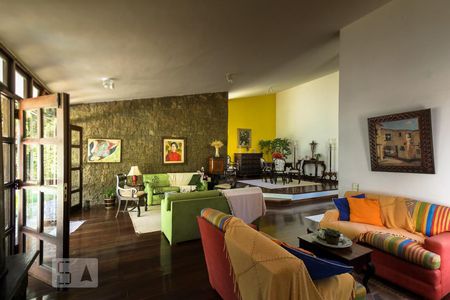 Sala de Estar de casa de condomínio à venda com 4 quartos, 339m² em Itanhangá, Rio de Janeiro