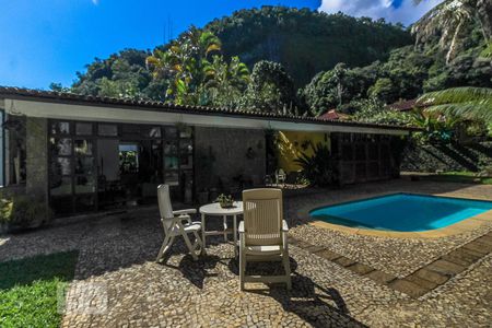 Casa de condomínio à venda com 339m², 4 quartos e 4 vagasFachada