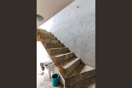 Casa à venda com 50m², 3 quartos e sem vaga Casa à venda com 50m², 3 quartos e sem vagaEscada