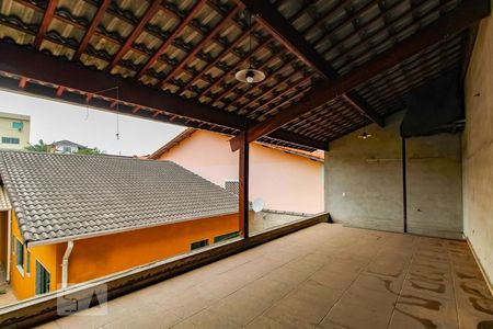 Casa à venda com 50m², 3 quartos e sem vaga Casa à venda com 50m², 3 quartos e sem vagaVaranda