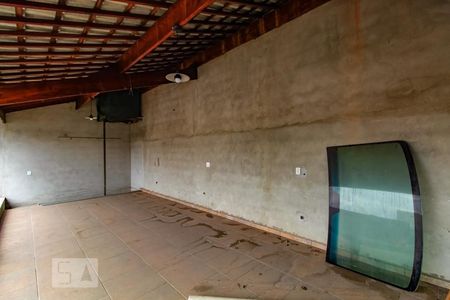 Casa à venda com 50m², 3 quartos e sem vaga Casa à venda com 50m², 3 quartos e sem vagaVaranda