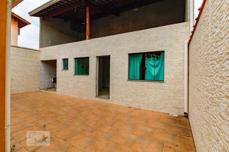 Casa à venda com 50m², 3 quartos e sem vaga Casa à venda com 50m², 3 quartos e sem vagaQuintal