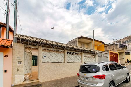 Casa à venda com 50m², 3 quartos e sem vaga Casa à venda com 50m², 3 quartos e sem vagaFachada