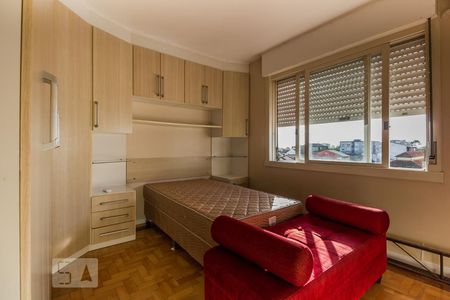 Quarto 1 de apartamento para alugar com 2 quartos, 69m² em Vila Ipiranga, Porto Alegre