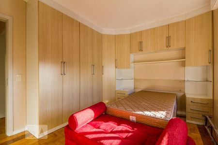 Quarto 1 de apartamento para alugar com 2 quartos, 69m² em Vila Ipiranga, Porto Alegre