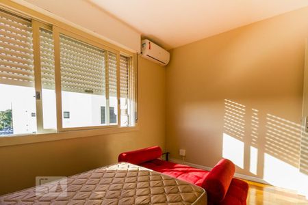 Quarto 1 de apartamento para alugar com 2 quartos, 69m² em Vila Ipiranga, Porto Alegre